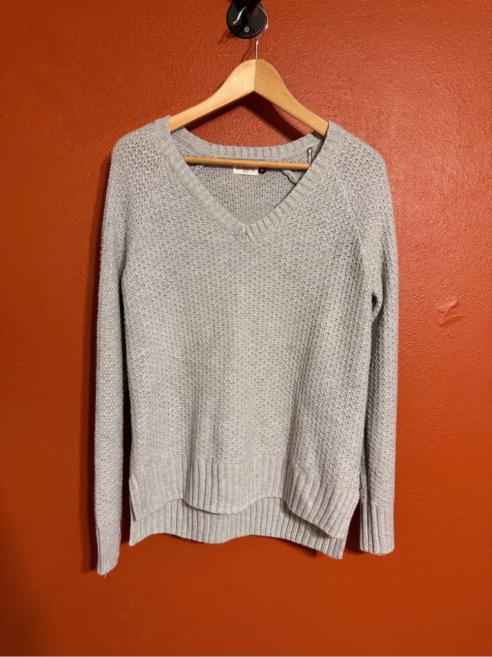 SO Women's Light Gray V-Neck Textured Knit Sweater